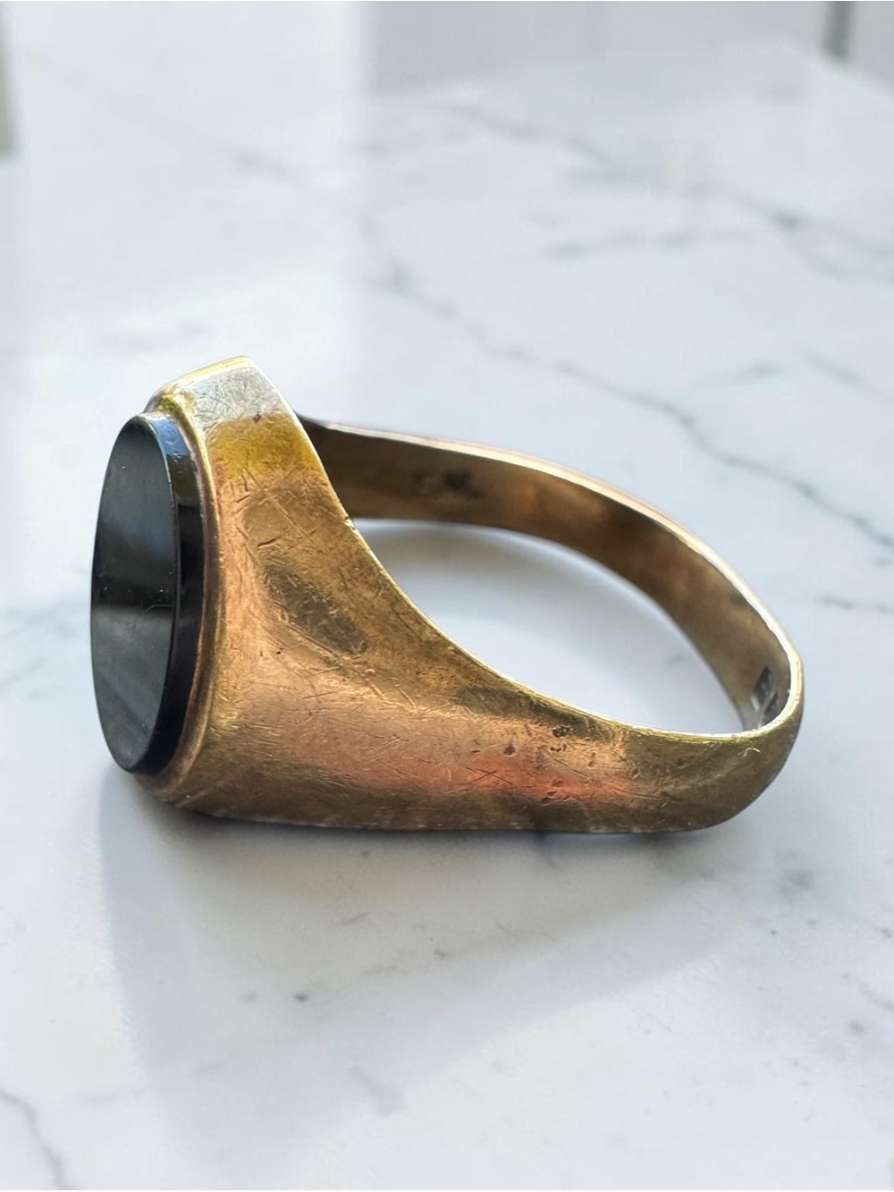 Vintage UK 9K Yellow Gold Black Onyx Signet Ring - Size 5 (2.1g - Picture 4 of 11